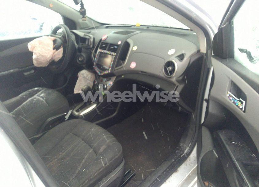 Photo 5 of 2015 Chevrolet Sonic LT AUTO (VIN 1G1JC5SH4F4210056)