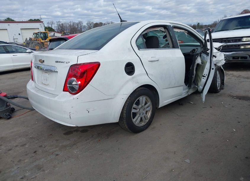 Photo 4 of 2013 Chevrolet Sonic LT AUTO (VIN 1G1JC5SH5D4215893)