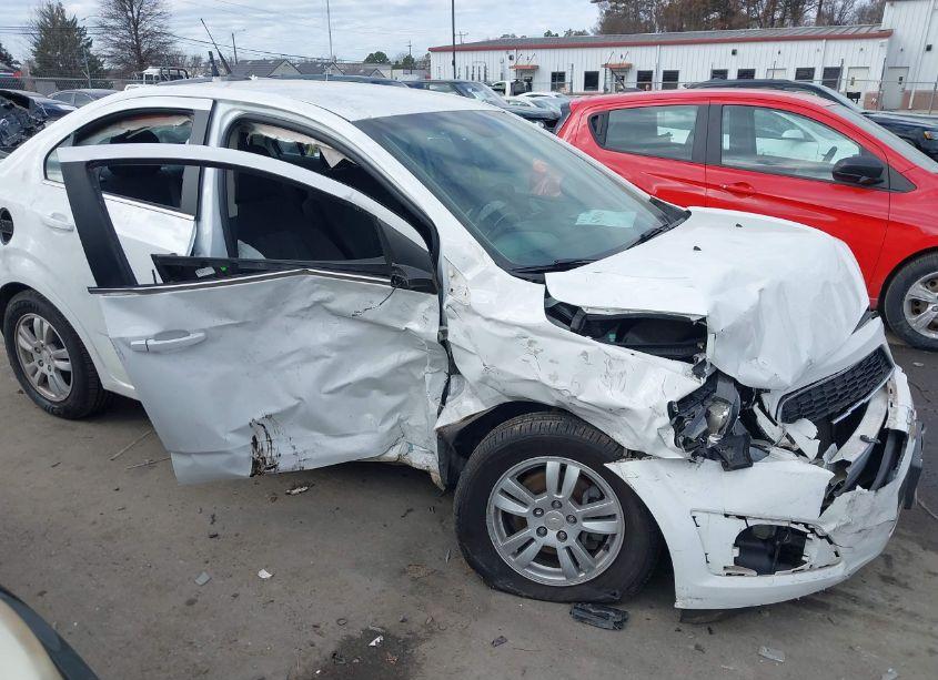 Photo 6 of 2013 Chevrolet Sonic LT AUTO (VIN 1G1JC5SH5D4215893)