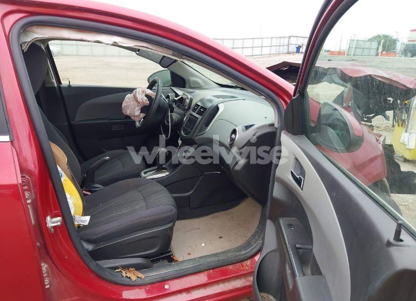 Photo 5 of 2013 Chevrolet Sonic LT AUTO (VIN 1G1JC5SH5D4253365)