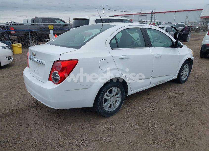 Photo 4 of 2014 Chevrolet Sonic LT AUTO (VIN 1G1JC5SH5E4101703)