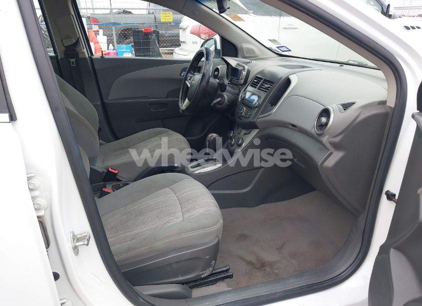 Photo 5 of 2014 Chevrolet Sonic LT AUTO (VIN 1G1JC5SH5E4101703)