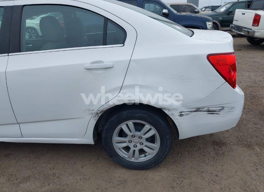 Photo 6 of 2014 Chevrolet Sonic LT AUTO (VIN 1G1JC5SH5E4101703)