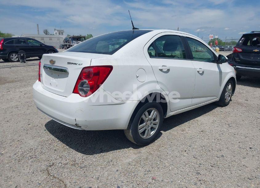 Photo 4 of 2014 Chevrolet Sonic LT AUTO (VIN 1G1JC5SH5E4187031)