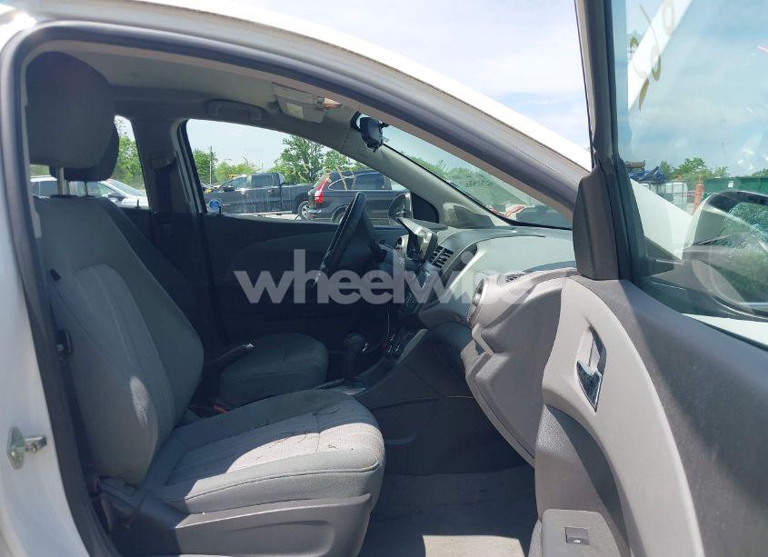 Photo 5 of 2014 Chevrolet Sonic LT AUTO (VIN 1G1JC5SH5E4187031)