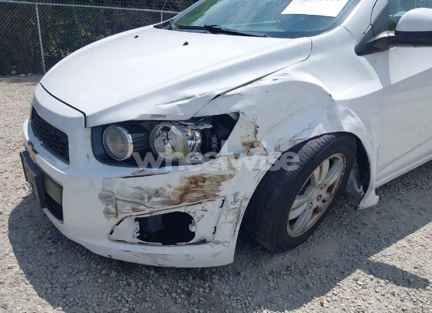 Photo 6 of 2014 Chevrolet Sonic LT AUTO (VIN 1G1JC5SH5E4187031)