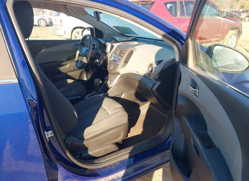 Photo 5 of 2014 Chevrolet Sonic LT AUTO (VIN 1G1JC5SH5E4227754)