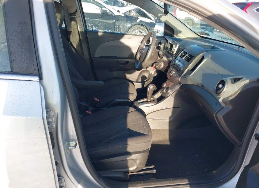 Photo 5 of 2014 Chevrolet Sonic LT AUTO (VIN 1G1JC5SH5E4236065)