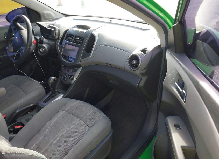 Photo 5 of 2015 Chevrolet Sonic LT AUTO (VIN 1G1JC5SH5F4111035)