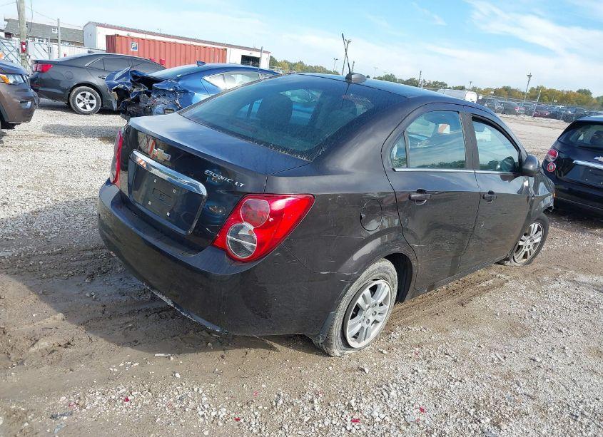 Photo 4 of 2015 Chevrolet Sonic LT AUTO (VIN 1G1JC5SH5F4115831)