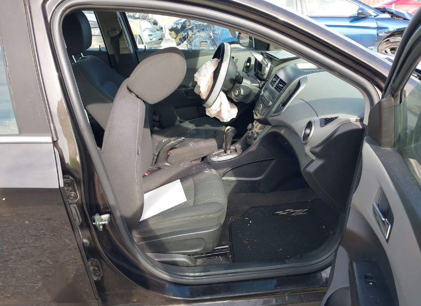 Photo 5 of 2015 Chevrolet Sonic LT AUTO (VIN 1G1JC5SH5F4115831)