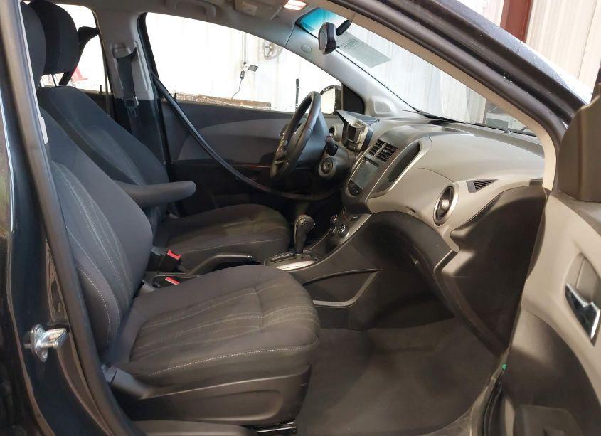 Photo 5 of 2015 Chevrolet Sonic LT AUTO (VIN 1G1JC5SH5F4117109)