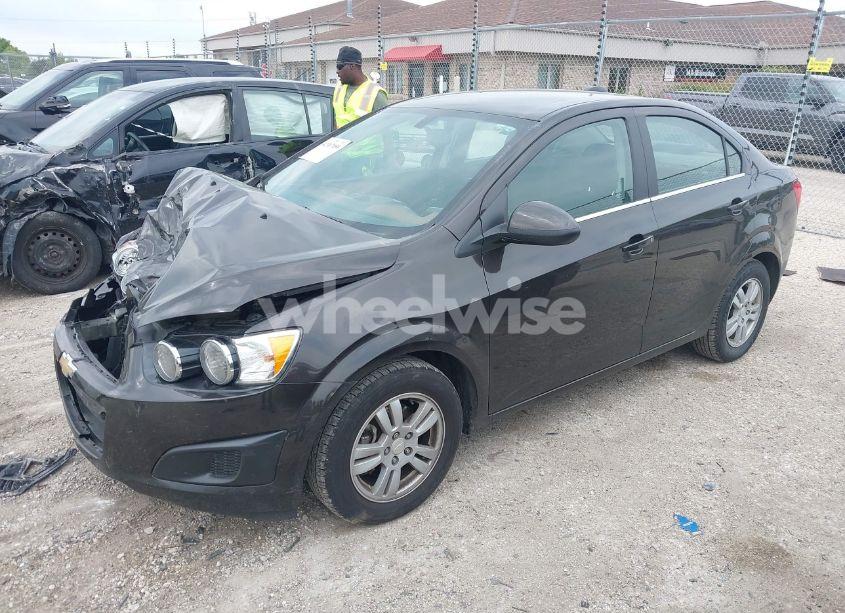 Photo 2 of 2015 Chevrolet Sonic LT AUTO (VIN 1G1JC5SH5F4158047)