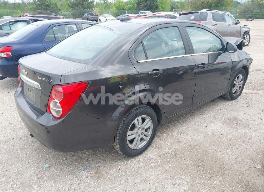 Photo 4 of 2015 Chevrolet Sonic LT AUTO (VIN 1G1JC5SH5F4158047)
