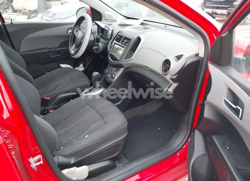 Photo 5 of 2016 Chevrolet Sonic LT AUTO (VIN 1G1JC5SH5G4133229)