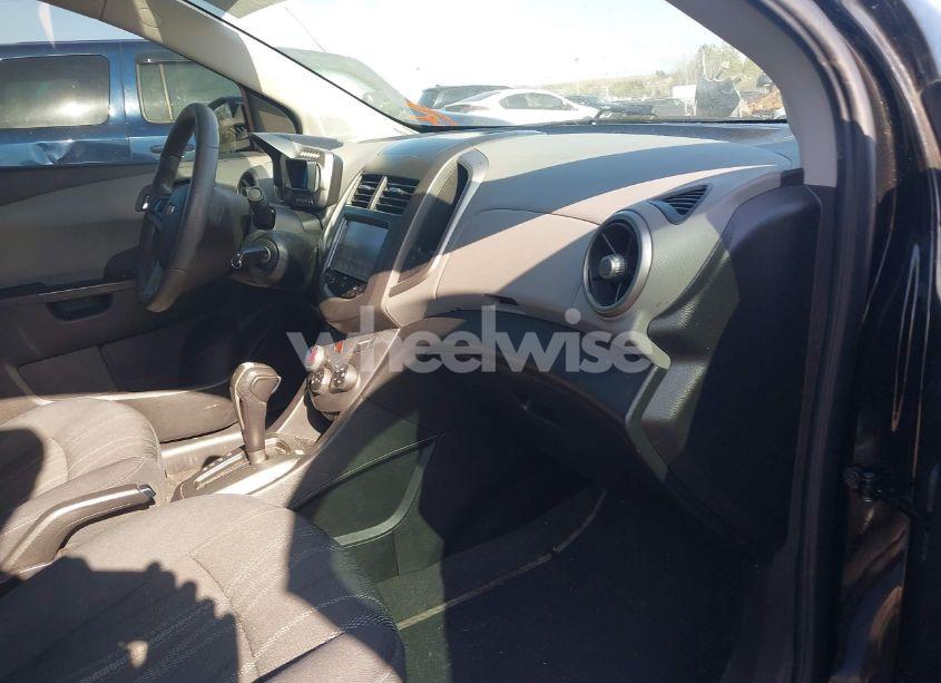 Photo 5 of 2016 Chevrolet Sonic LT AUTO (VIN 1G1JC5SH5G4185234)