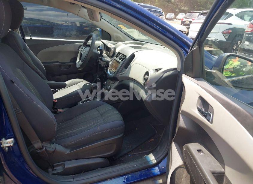 Photo 5 of 2013 Chevrolet Sonic LT AUTO (VIN 1G1JC5SH6D4117133)