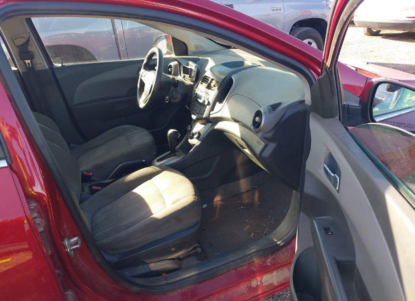 Photo 5 of 2013 Chevrolet Sonic LT AUTO (VIN 1G1JC5SH6D4209665)