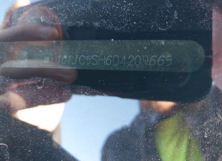 Photo 9 of 2013 Chevrolet Sonic LT AUTO (VIN 1G1JC5SH6D4209665)