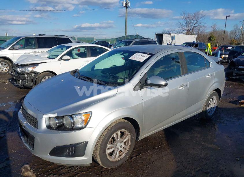 Photo 2 of 2014 Chevrolet Sonic LT AUTO (VIN 1G1JC5SH6E4103024)