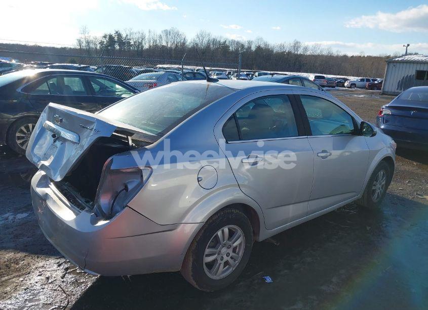 Photo 4 of 2014 Chevrolet Sonic LT AUTO (VIN 1G1JC5SH6E4103024)