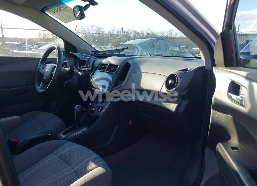 Photo 5 of 2014 Chevrolet Sonic LT AUTO (VIN 1G1JC5SH6E4103024)