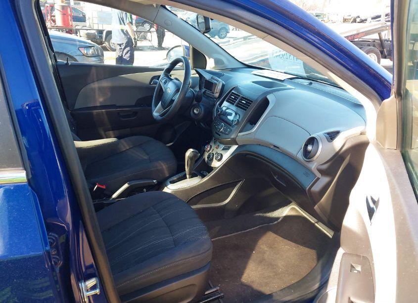 Photo 5 of 2014 Chevrolet Sonic LT AUTO (VIN 1G1JC5SH6E4145905)