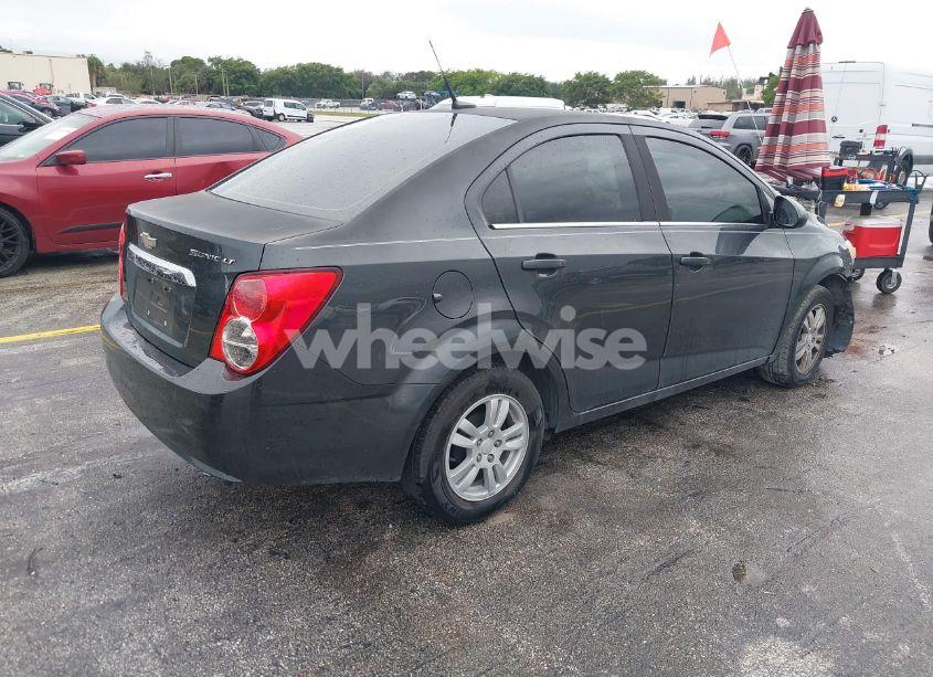 Photo 4 of 2014 Chevrolet Sonic LT AUTO (VIN 1G1JC5SH6E4162784)