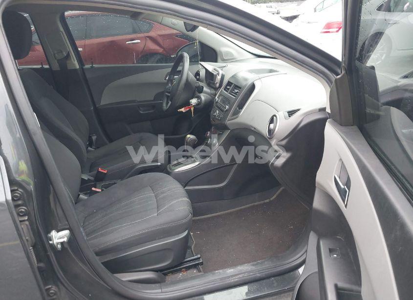 Photo 5 of 2014 Chevrolet Sonic LT AUTO (VIN 1G1JC5SH6E4162784)