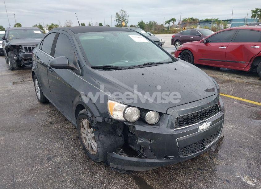 Photo 6 of 2014 Chevrolet Sonic LT AUTO (VIN 1G1JC5SH6E4162784)