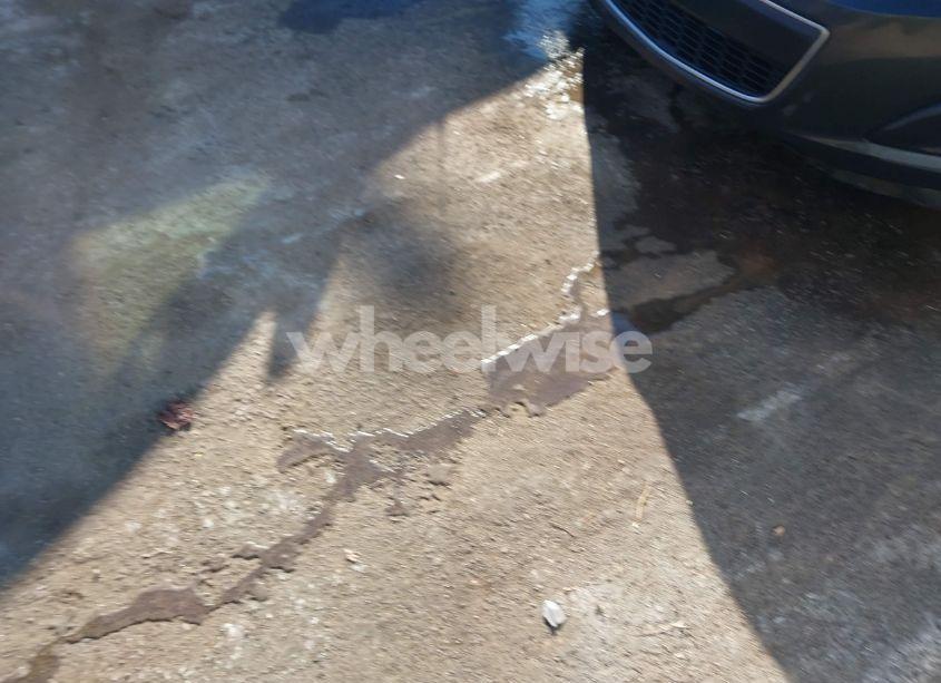 Photo 2 of 2014 Chevrolet Sonic LT AUTO (VIN 1G1JC5SH6E4183909)