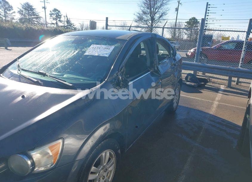 Photo 6 of 2014 Chevrolet Sonic LT AUTO (VIN 1G1JC5SH6E4183909)
