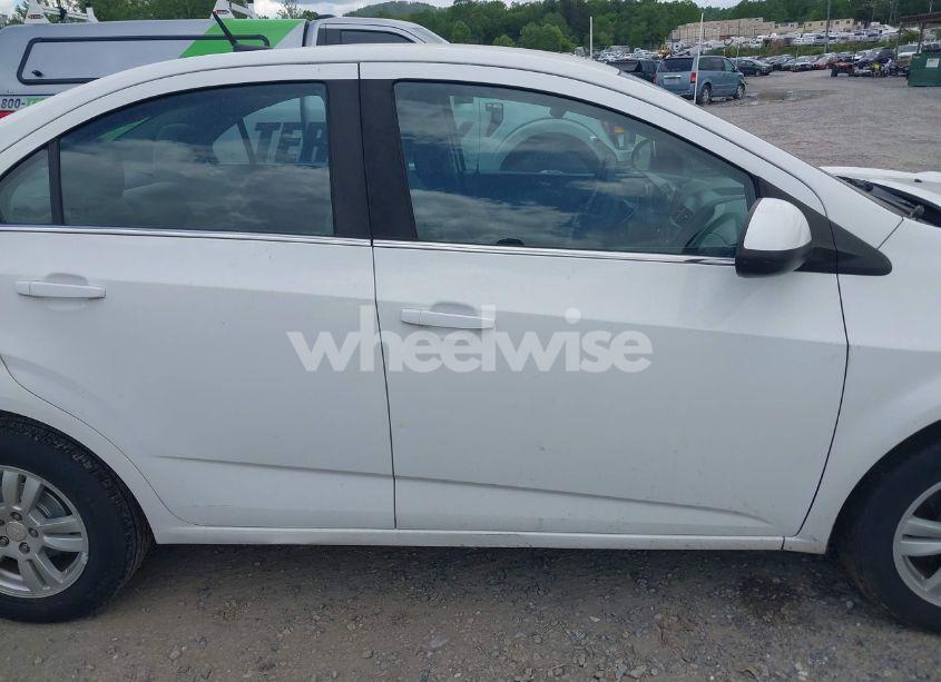 Photo 14 of 2014 Chevrolet Sonic LT AUTO (VIN 1G1JC5SH6E4215922)