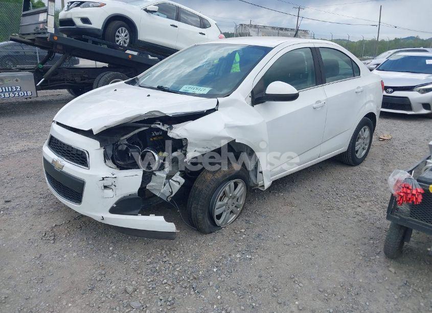 Photo 2 of 2014 Chevrolet Sonic LT AUTO (VIN 1G1JC5SH6E4215922)