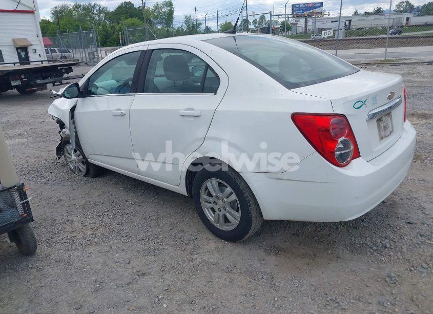 Photo 3 of 2014 Chevrolet Sonic LT AUTO (VIN 1G1JC5SH6E4215922)