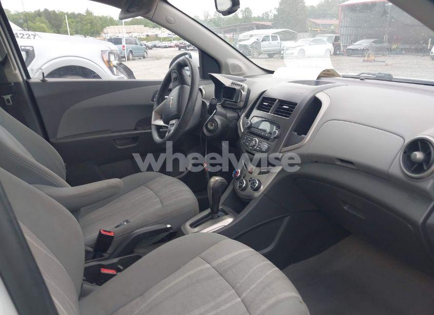 Photo 5 of 2014 Chevrolet Sonic LT AUTO (VIN 1G1JC5SH6E4215922)
