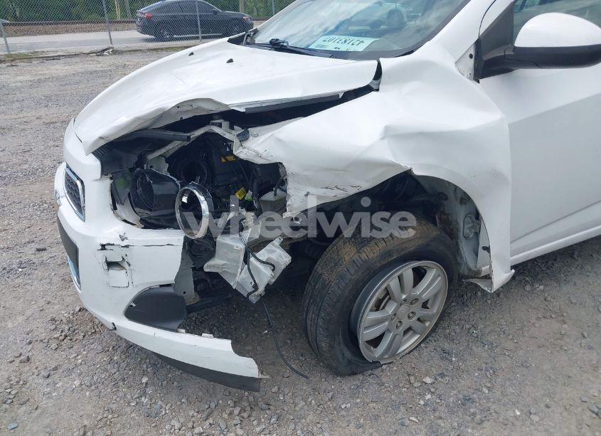 Photo 6 of 2014 Chevrolet Sonic LT AUTO (VIN 1G1JC5SH6E4215922)