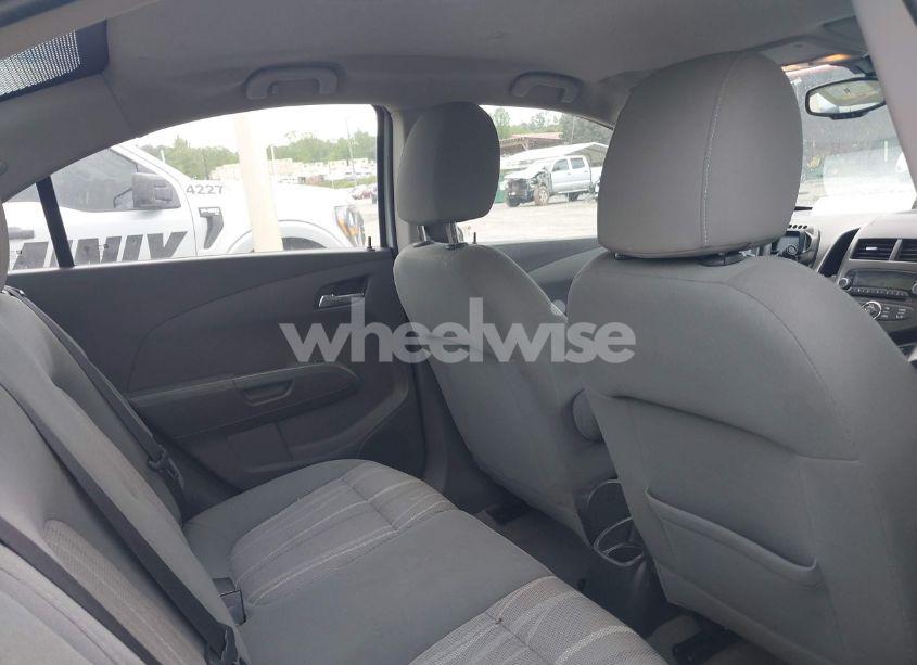 Photo 8 of 2014 Chevrolet Sonic LT AUTO (VIN 1G1JC5SH6E4215922)