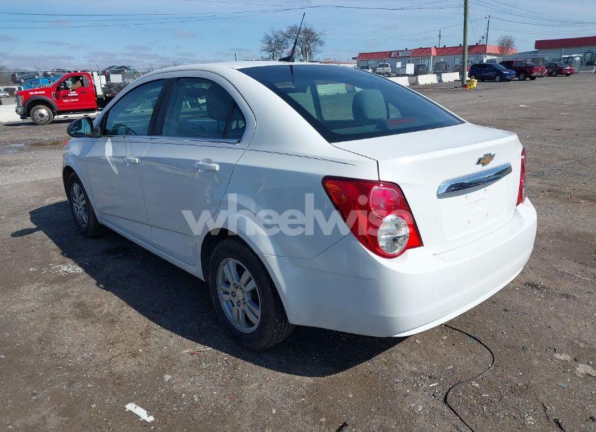 Photo 3 of 2014 Chevrolet Sonic LT AUTO (VIN 1G1JC5SH6E4229481)