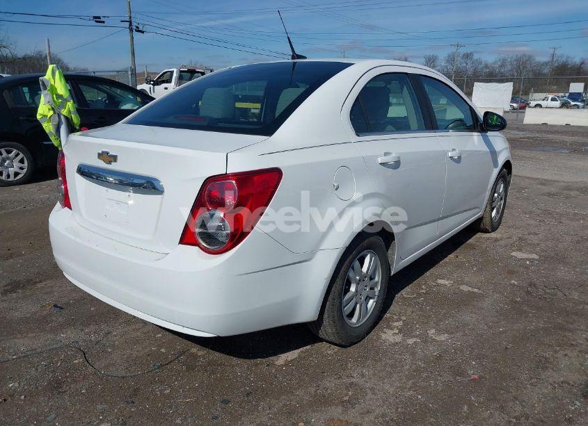Photo 4 of 2014 Chevrolet Sonic LT AUTO (VIN 1G1JC5SH6E4229481)