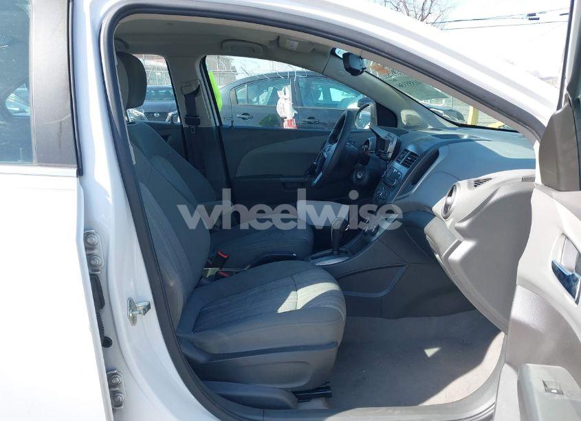 Photo 5 of 2014 Chevrolet Sonic LT AUTO (VIN 1G1JC5SH6E4229481)