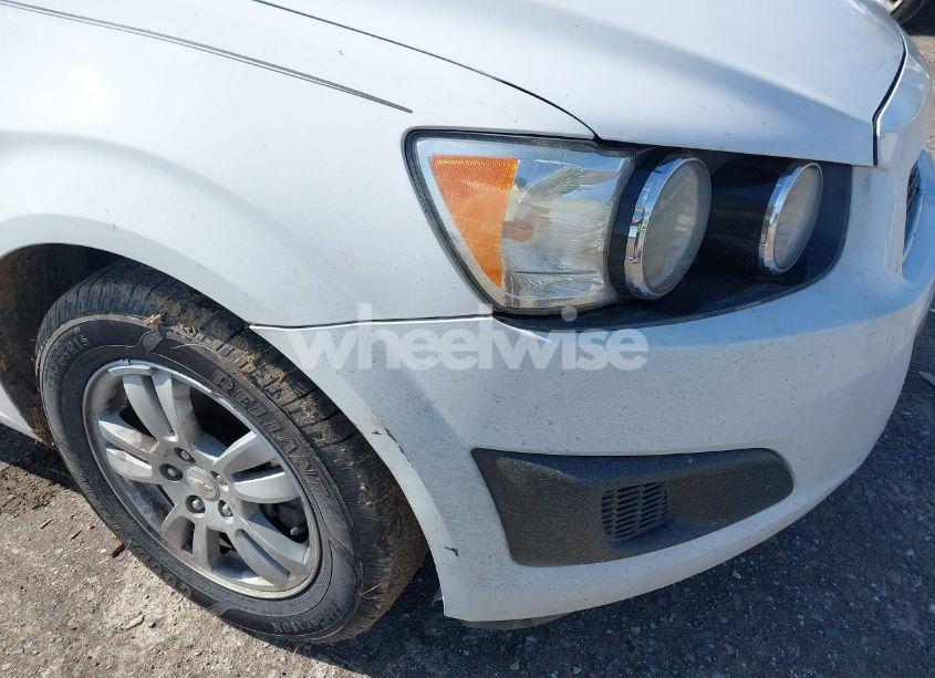 Photo 6 of 2014 Chevrolet Sonic LT AUTO (VIN 1G1JC5SH6E4229481)