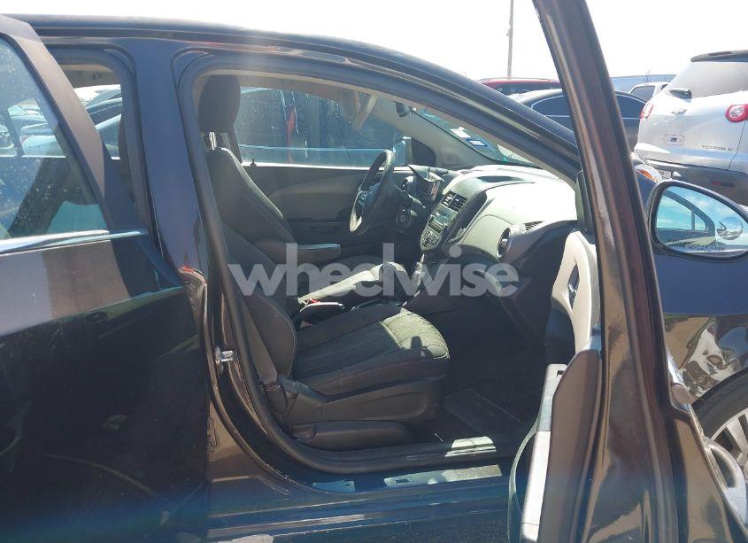 Photo 5 of 2014 Chevrolet Sonic LT AUTO (VIN 1G1JC5SH6E4243994)