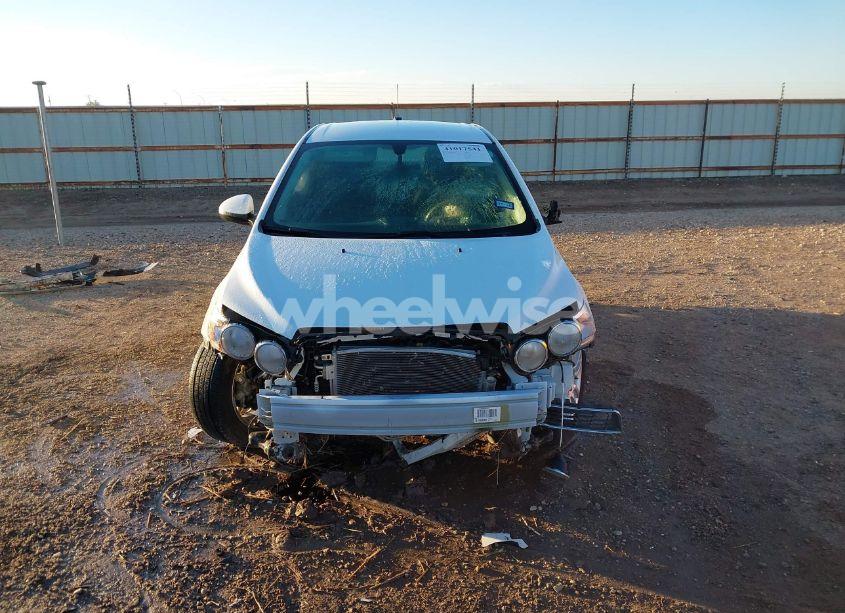 Photo 13 of 2015 Chevrolet Sonic LT AUTO (VIN 1G1JC5SH6F4180557)