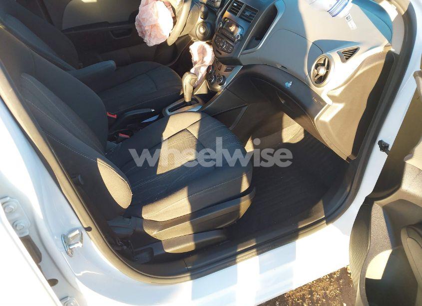 Photo 5 of 2015 Chevrolet Sonic LT AUTO (VIN 1G1JC5SH6F4180557)