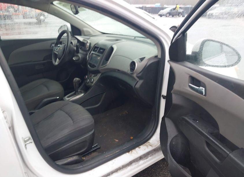 Photo 5 of 2015 Chevrolet Sonic LT AUTO (VIN 1G1JC5SH6F4218210)