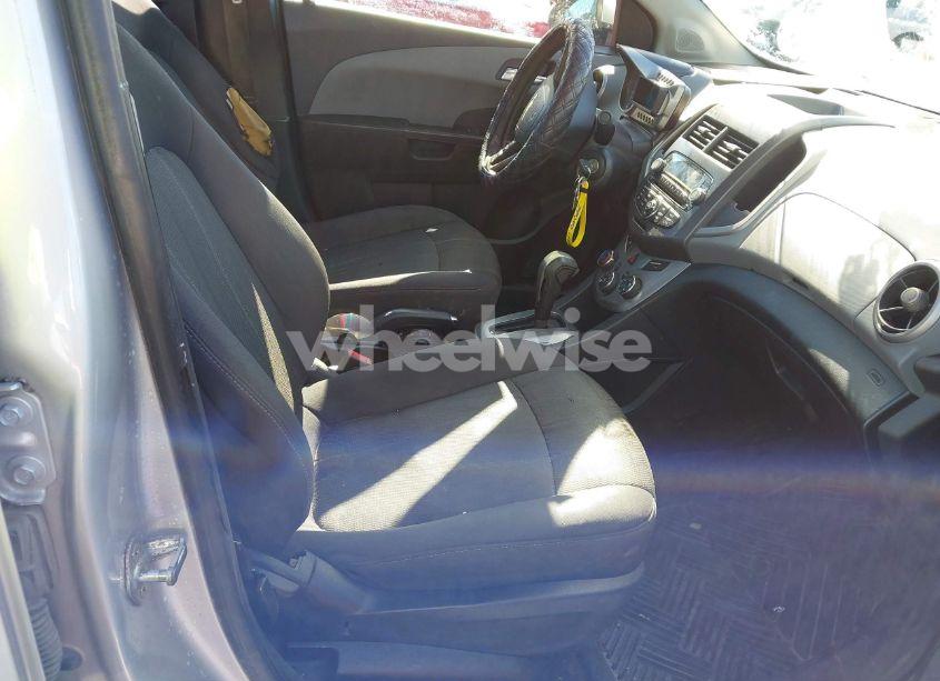 Photo 5 of 2013 Chevrolet Sonic LT AUTO (VIN 1G1JC5SH7D4122549)