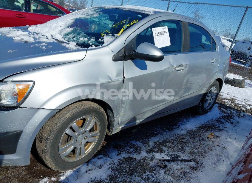 Photo 6 of 2013 Chevrolet Sonic LT AUTO (VIN 1G1JC5SH7D4122549)