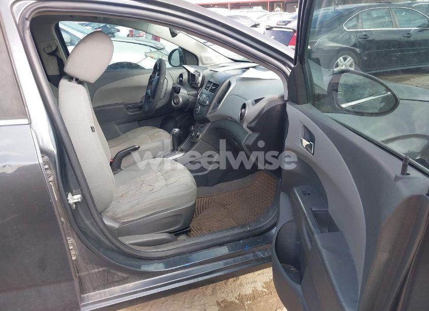 Photo 5 of 2013 Chevrolet Sonic LT AUTO (VIN 1G1JC5SH7D4155969)