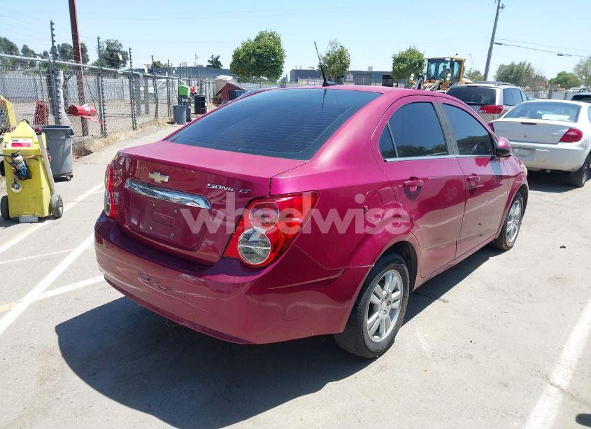 Photo 4 of 2014 Chevrolet Sonic LT AUTO (VIN 1G1JC5SH7E4121869)